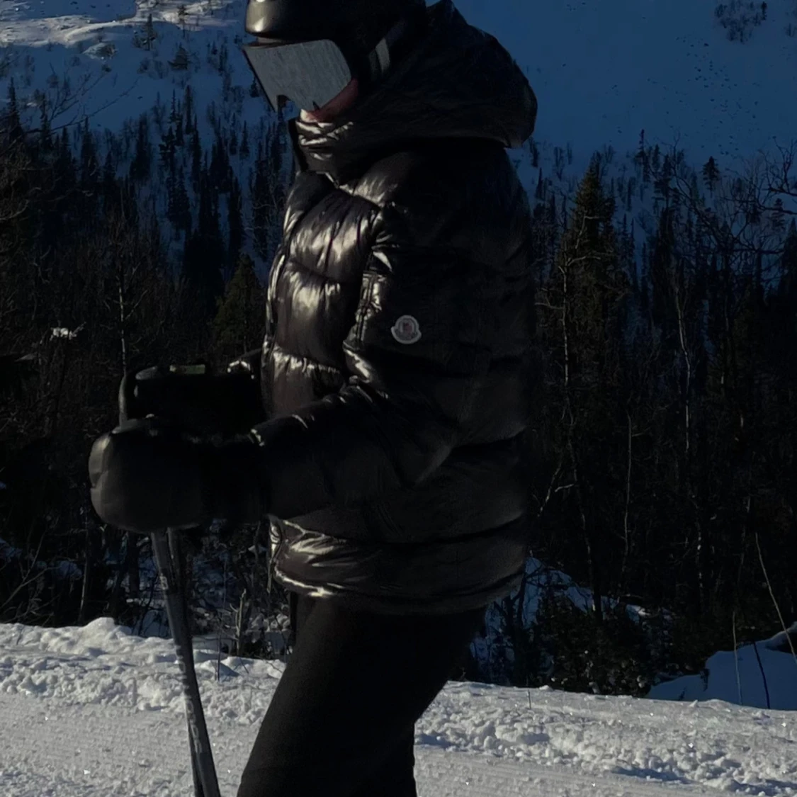 Svart Moncler dunjacka med huva - 2