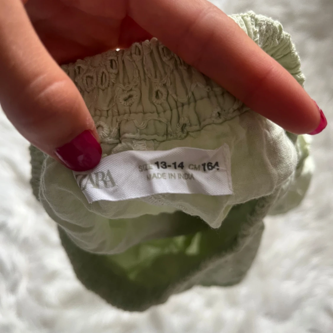 Ljusgrön broderad kortkjol från Zara - 2