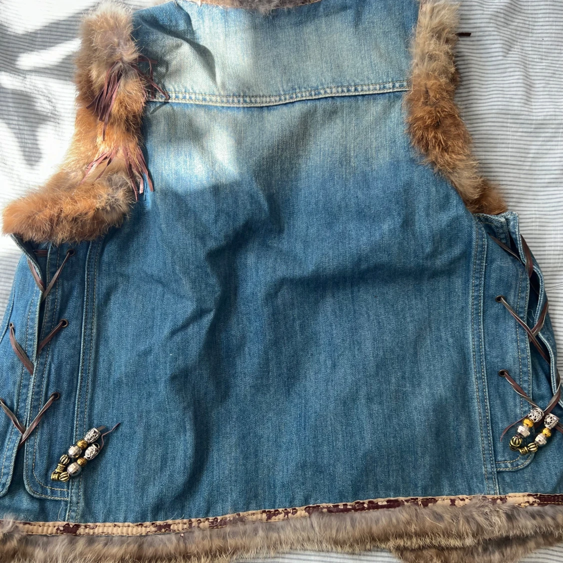 Jättecool jeansväst med päls - 2