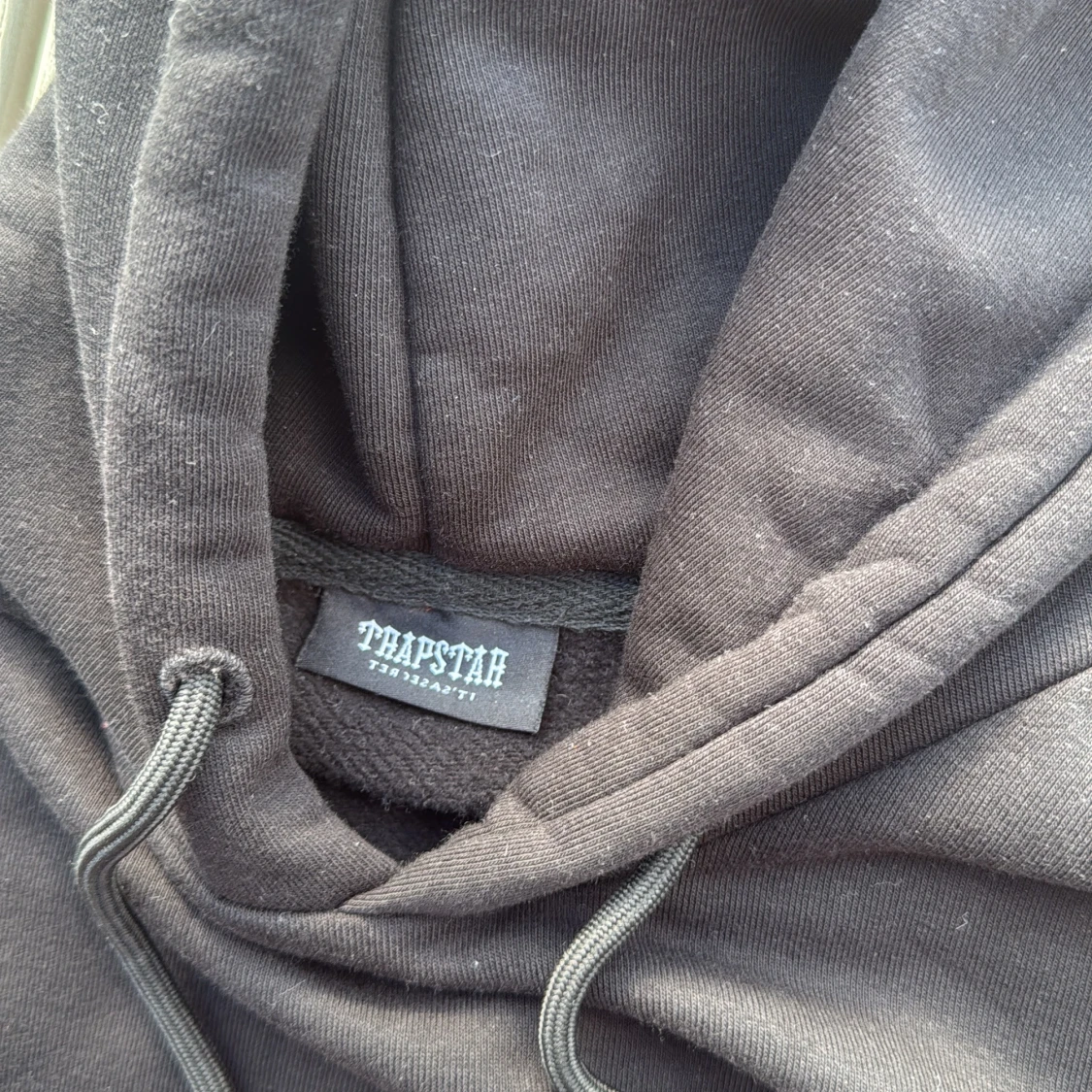 Svart Trapstar hoodie med brodyr - 1