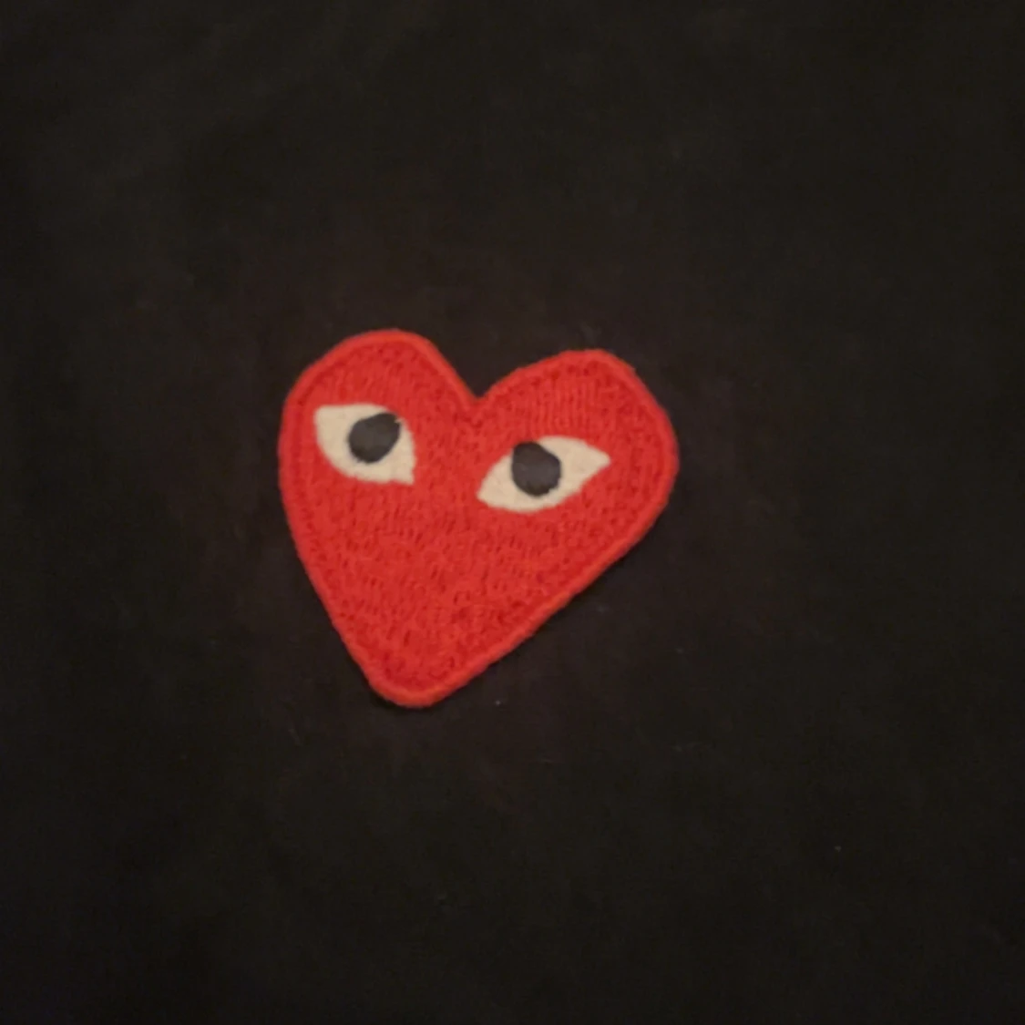 Svart Comme des Garçons Play t-shirt - 1