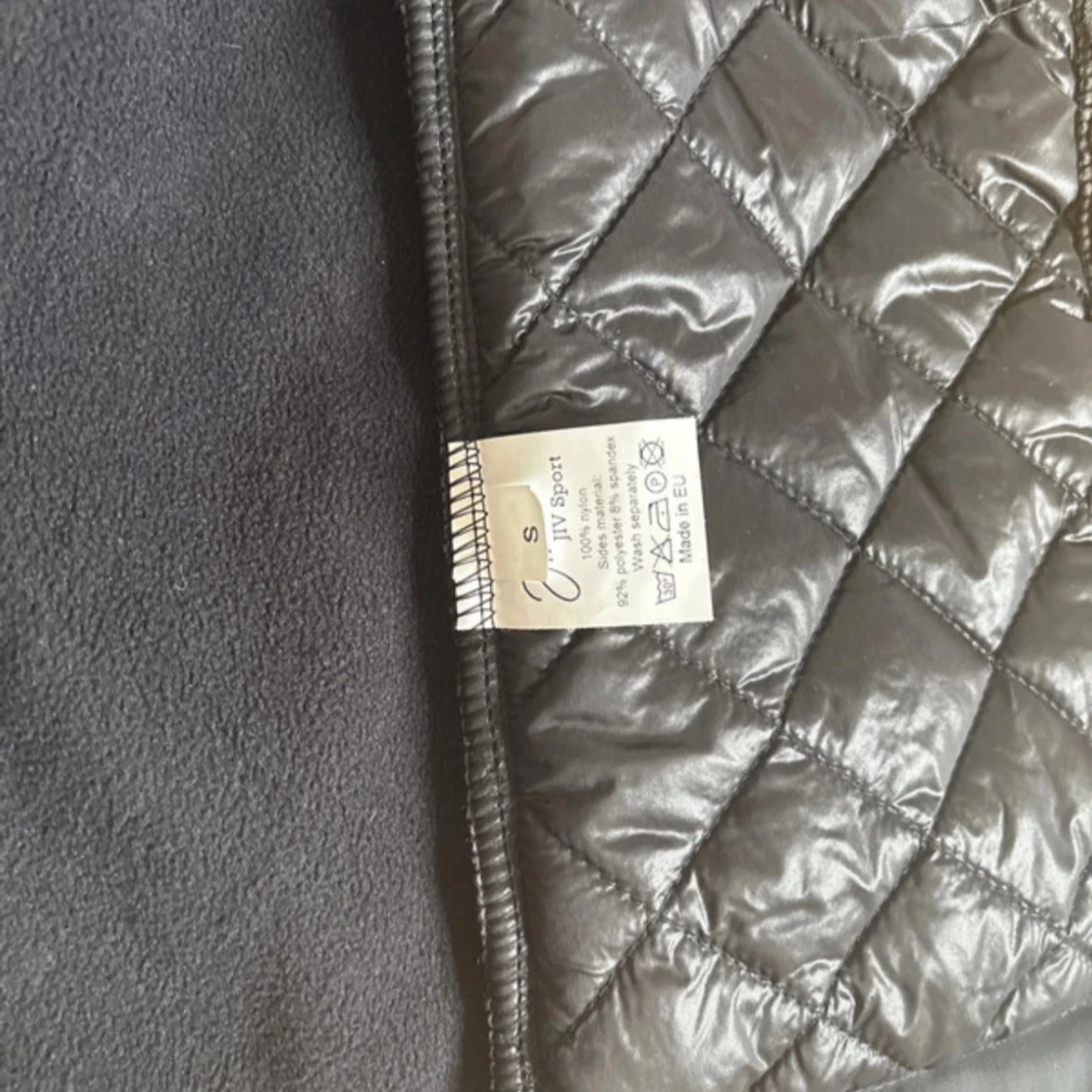 Svart väst konståkning  - 3