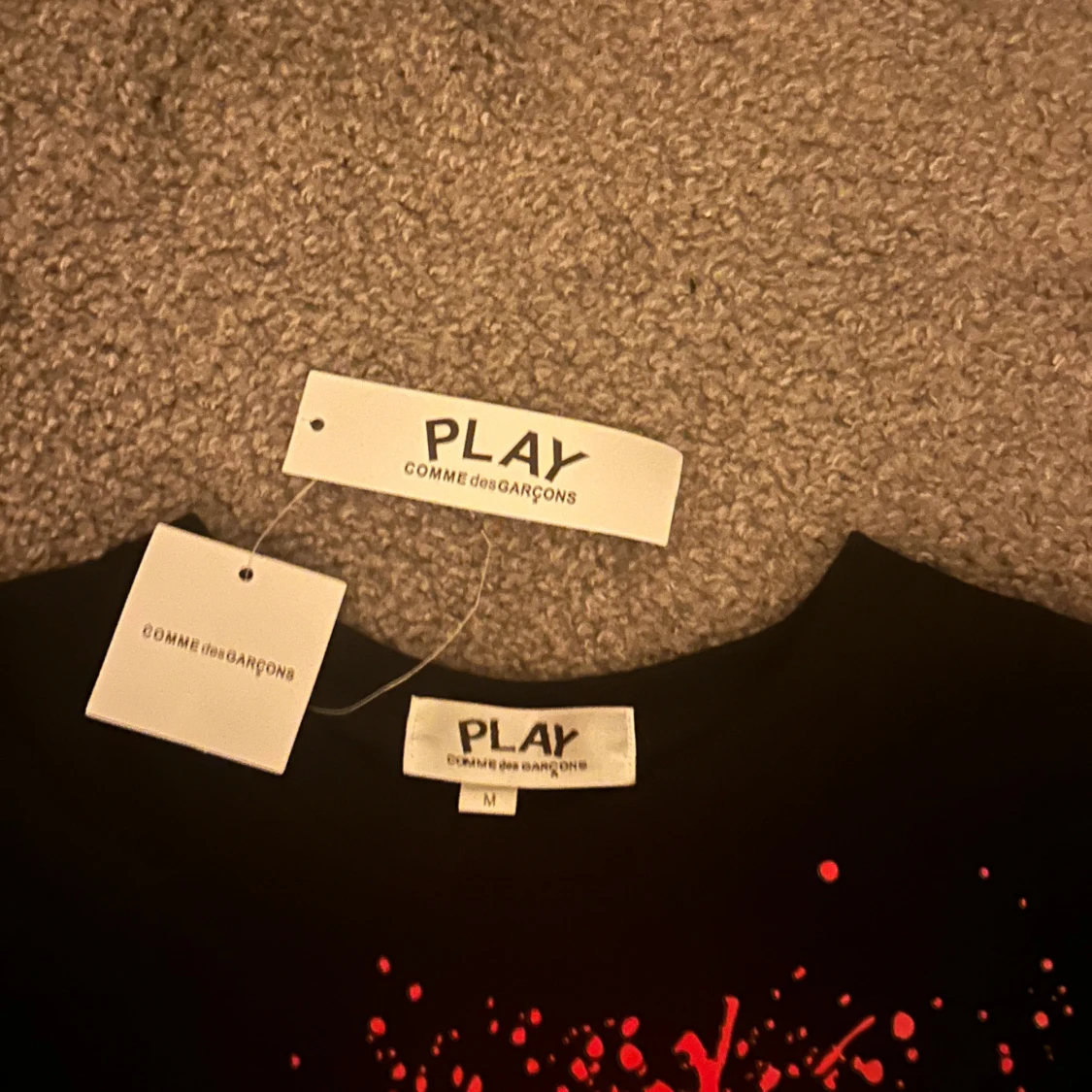 Svart Comme des Garçons Play t-shirt - 1