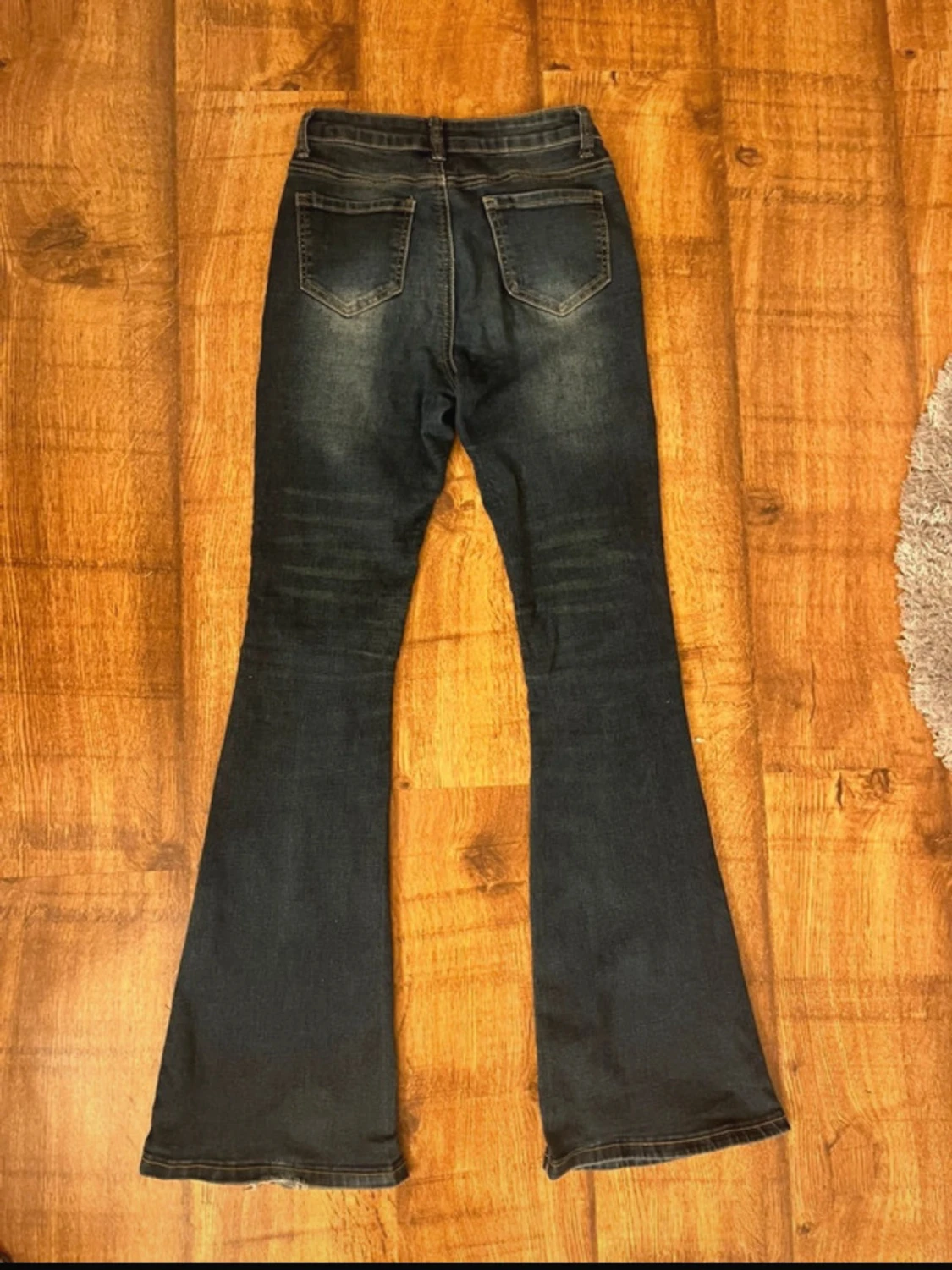 Mörkblå bootcut jeans med låg midja - 4