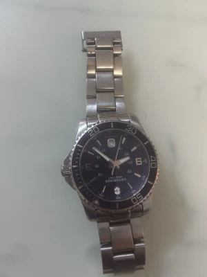 Victorinox  - Jätte fin klocka som är helt äkta med stempel ! Hittade tyvärr inte kartongen till den. Men den är helt äkta. Nypris 7000, mitt pris 4800