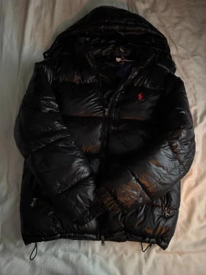 Polo jacka svart - Svart polo jacka, helt ny med lapp, xs kan gå ner lite grann