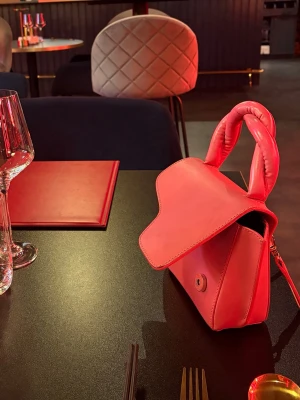 Atp väska - Jättefin rosa väska från Atp ateiler! Säljer då den inte kommer till användning💞tar även emot byten.