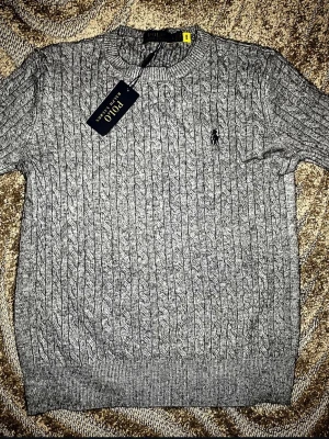 Polo tröja  - Skriv för mer info, storlek L passa även M