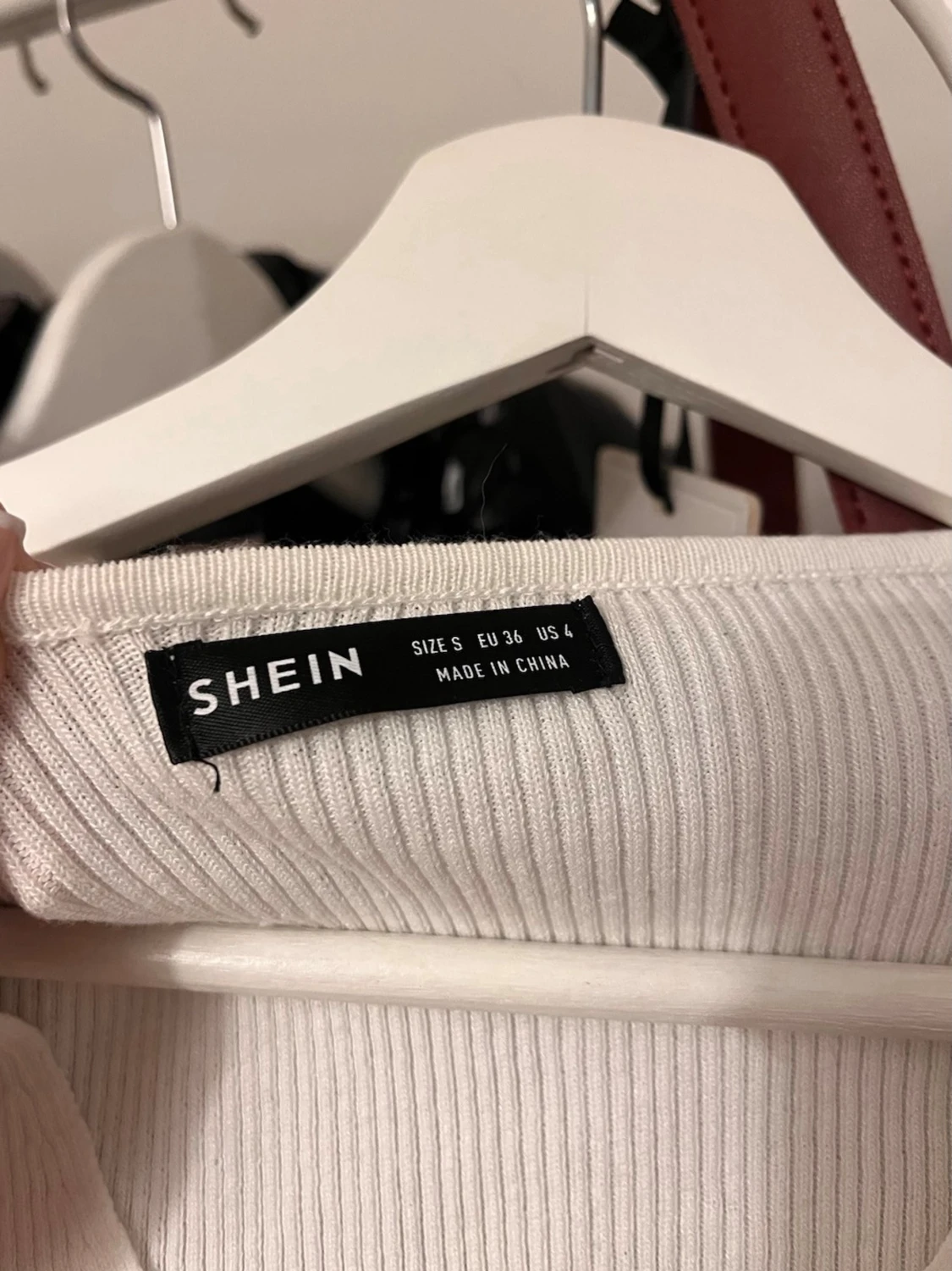 Vit ribbad croppad topp från SHEIN - 1