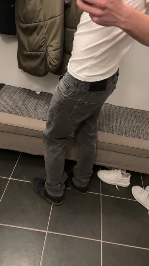 Replay Grover Jeans - Replay grover Jeans. Väldigt bra skick. Nypris 1799kr. Skriv vid funderingar! Dem har lite slitage på fickorna