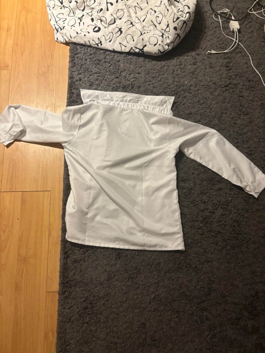 Klassisk vit skjorta med knappar - 1