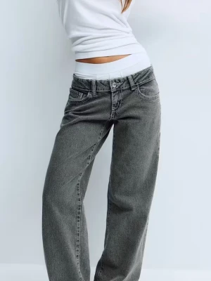 Gråa ultra low wide jeans från gina - Säljer ett par gråa jeans med baggy passform och låg midja från Gina. Säljer pga att de var lite för korta för mig!💞