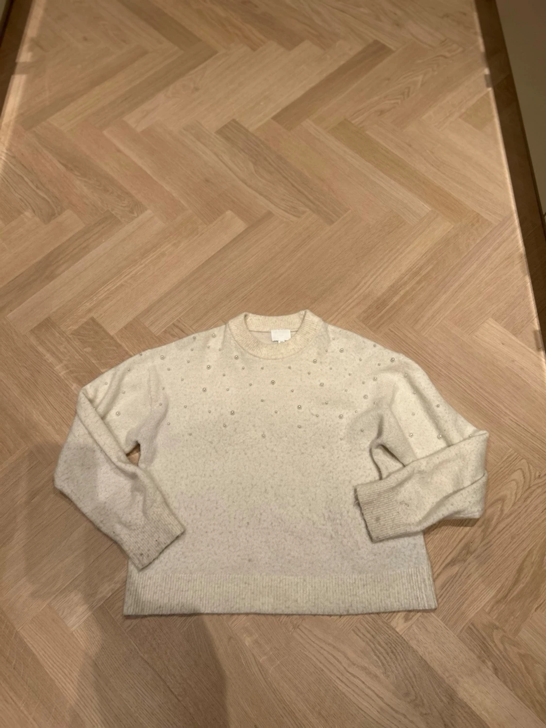 Vit stickad tröja med pärlor H&M