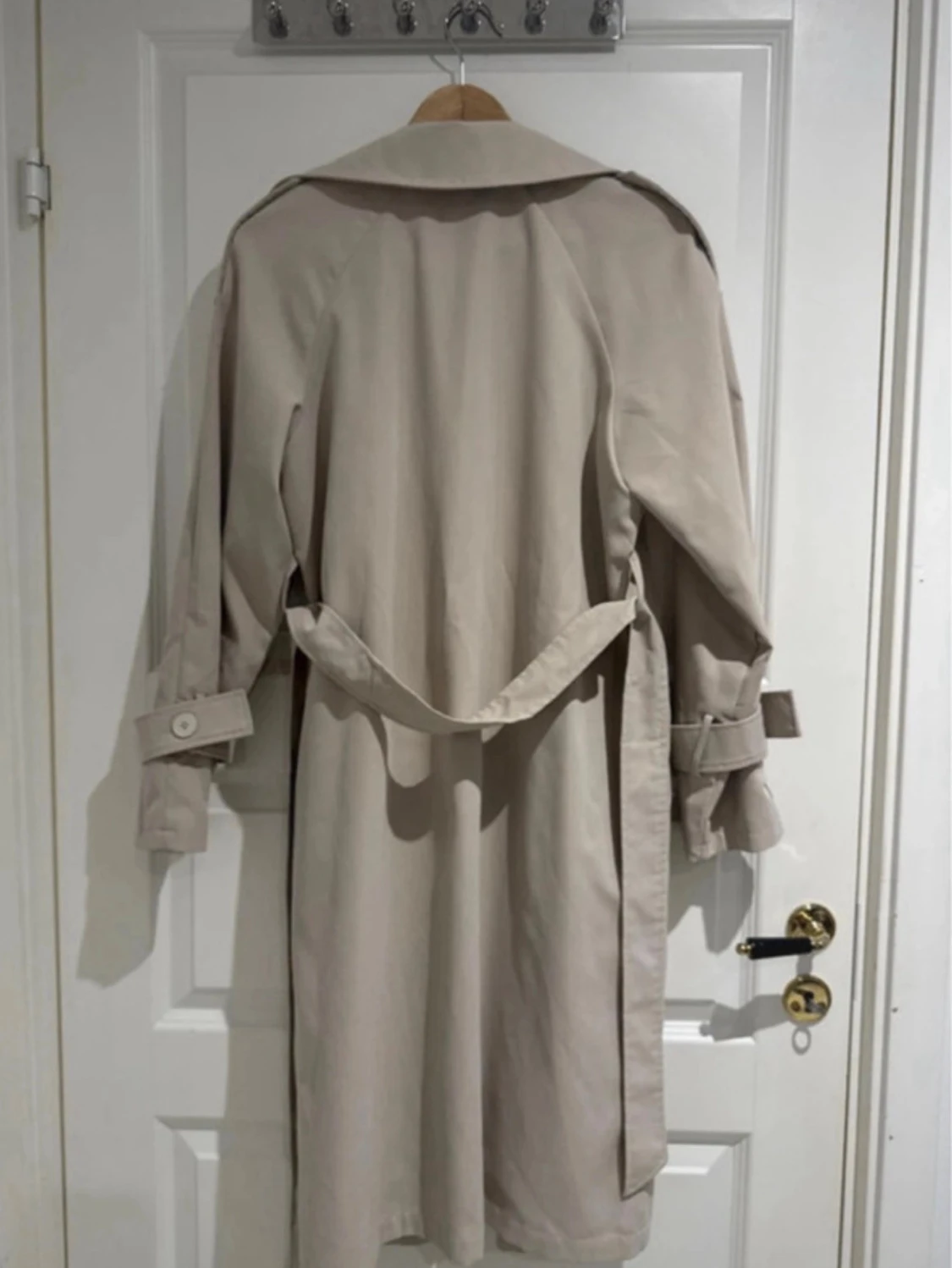 Beige trenchcoat från Dazy - 6