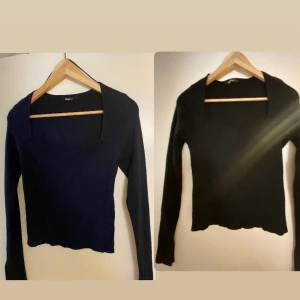 2 Svart och marinblå stickad tröja Gina Tricot - Två långärmade stickade tröjor från Gina Tricot, en i svart och en i marinblått. Båda har fyrkantig ringning och är i storlek L men sitter lätt tight