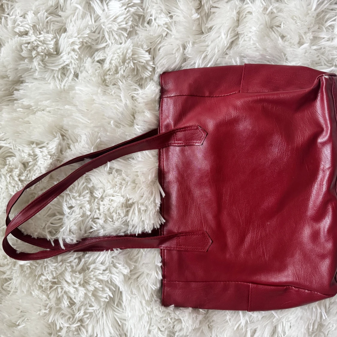 Vinröd axelväska  - 2