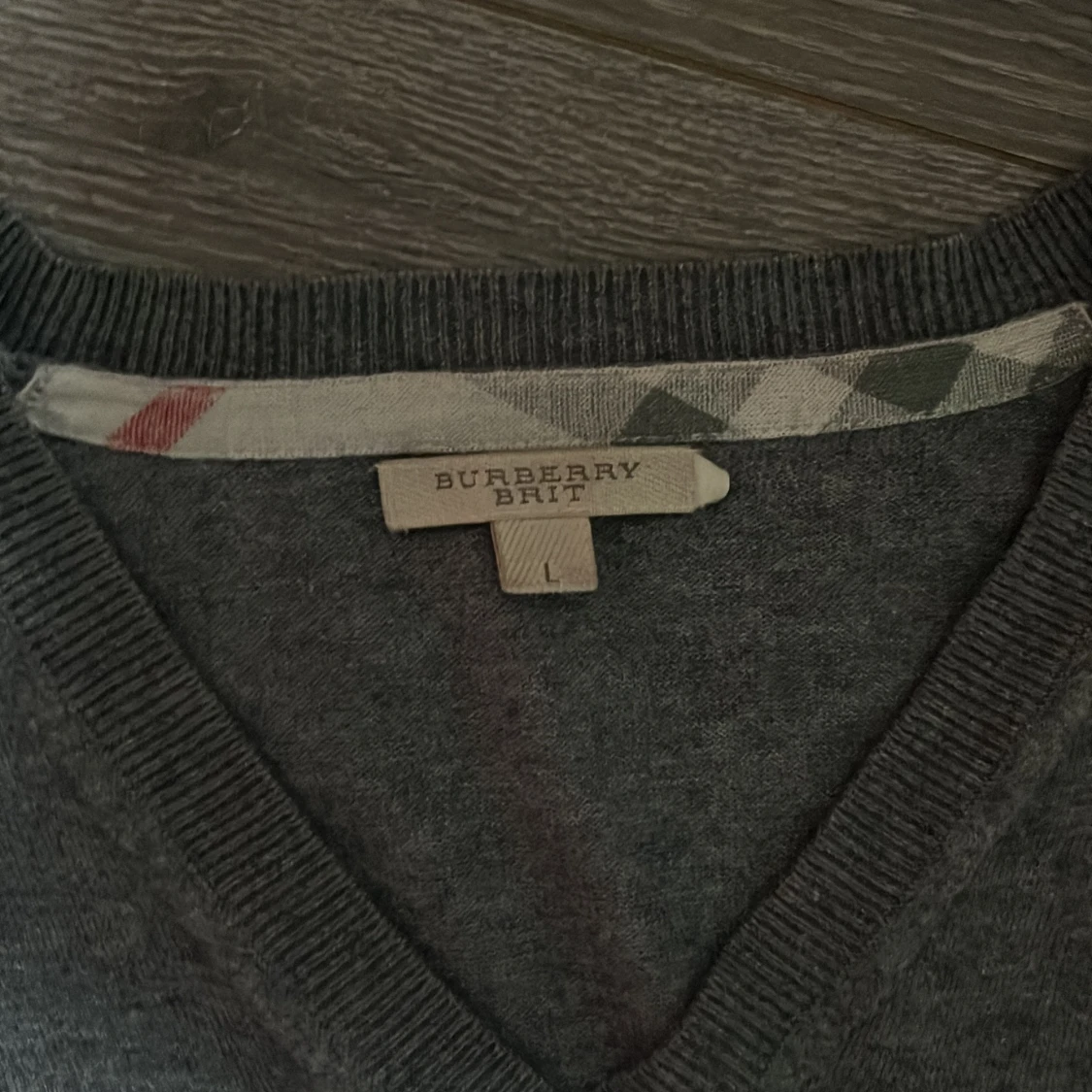 Grå v-ringad tröja från Burberry Brit - 1