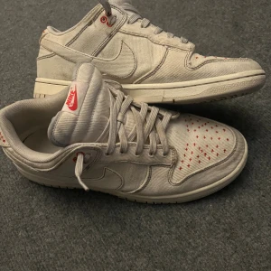 Nike dunk Orewood Brown  - Bra skick Nike dunk i storlek 44,5. Originallåda medföljer. Nypris 1500:-