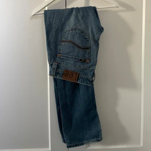 Blå Lee jeans bootcut låg midja - Säljer mina älskade lee jeans då det inte kommer till användning längre…