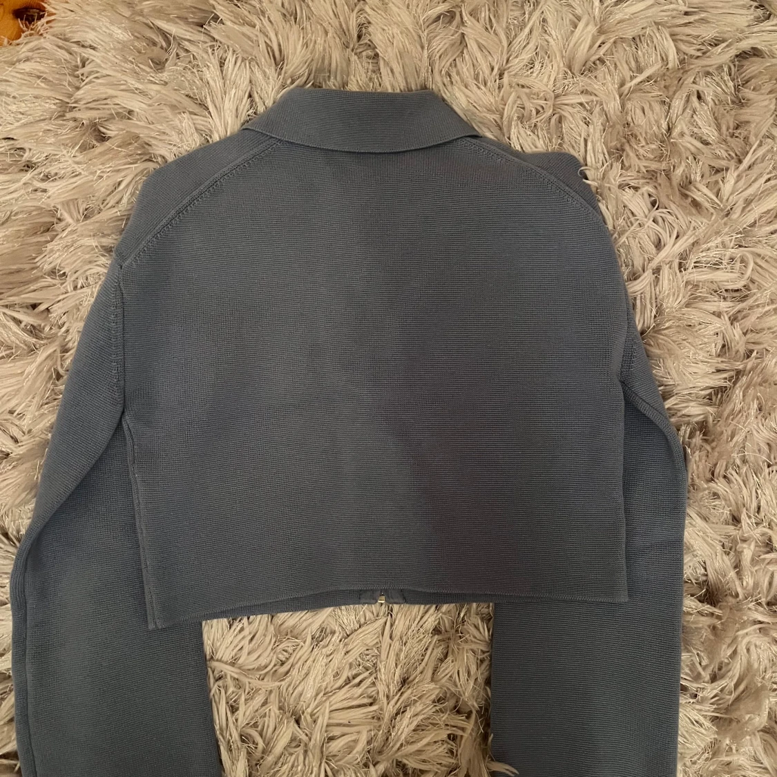 Ljusblå croppad overshirt från ARKET - 3