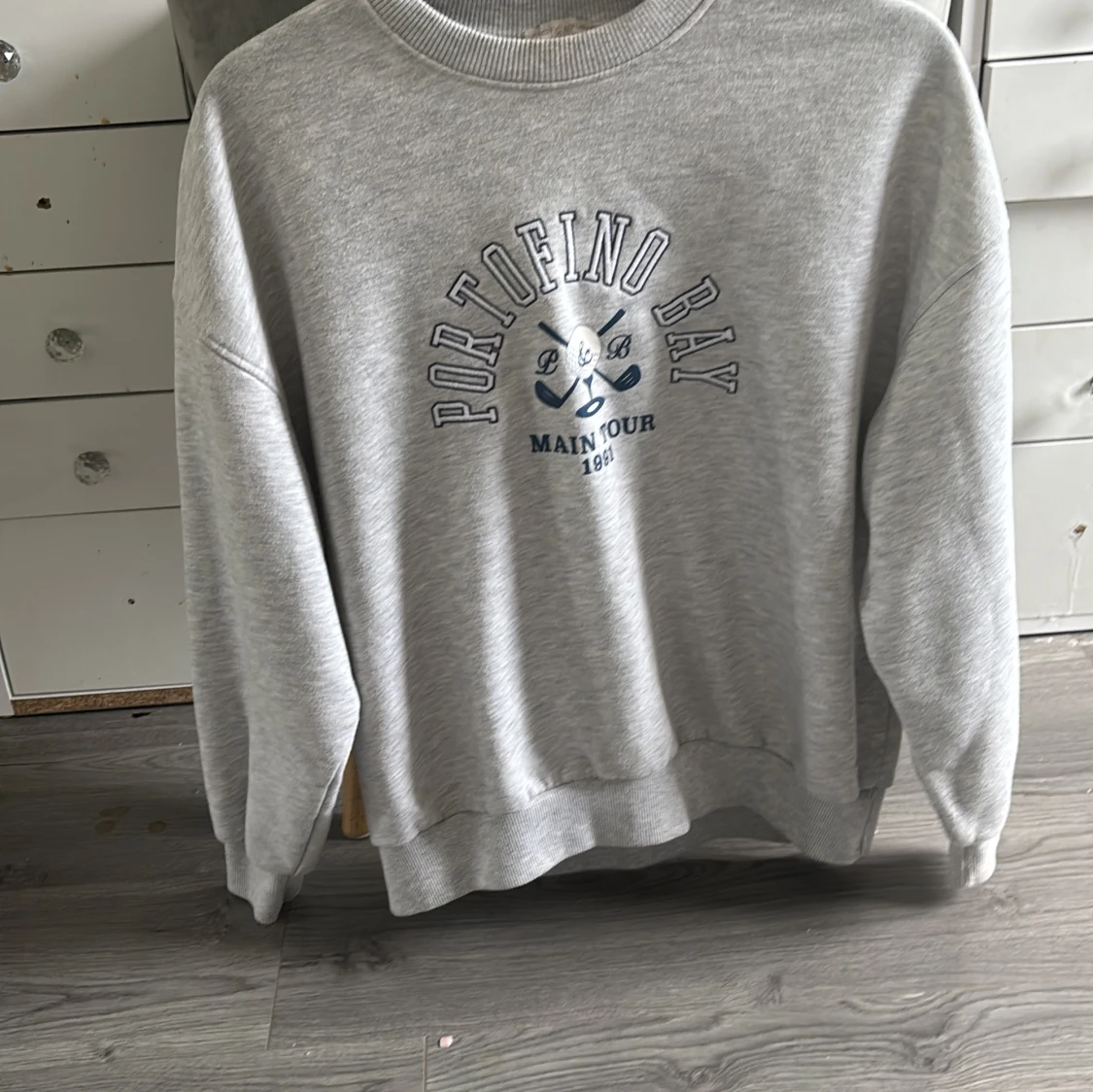 Grå sweatshirt 