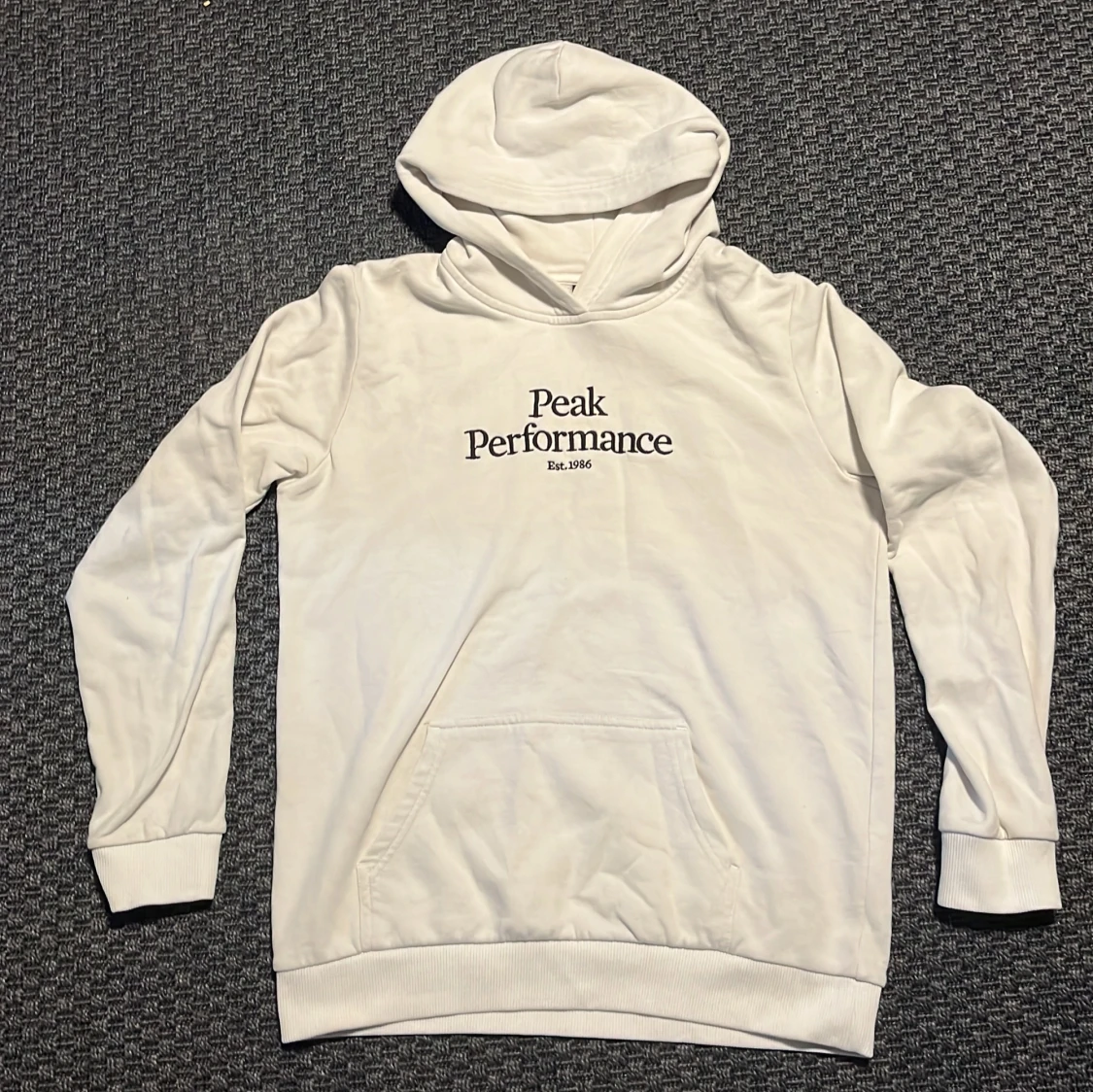 Vit hoodie från Peak Performance