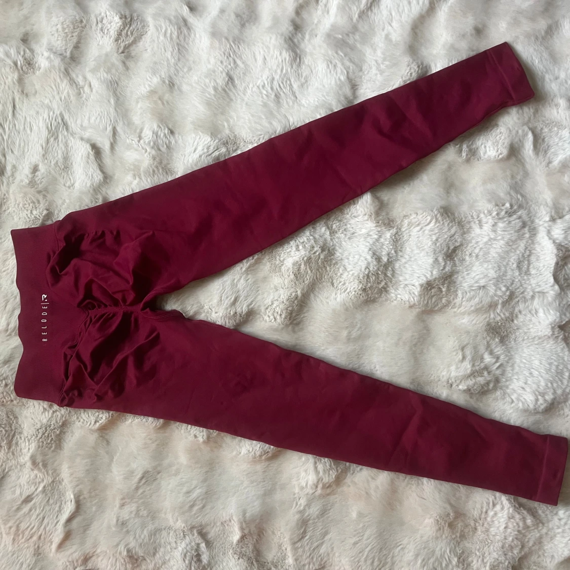 Aura Seamless Scrunch Tights - Cherry - 3