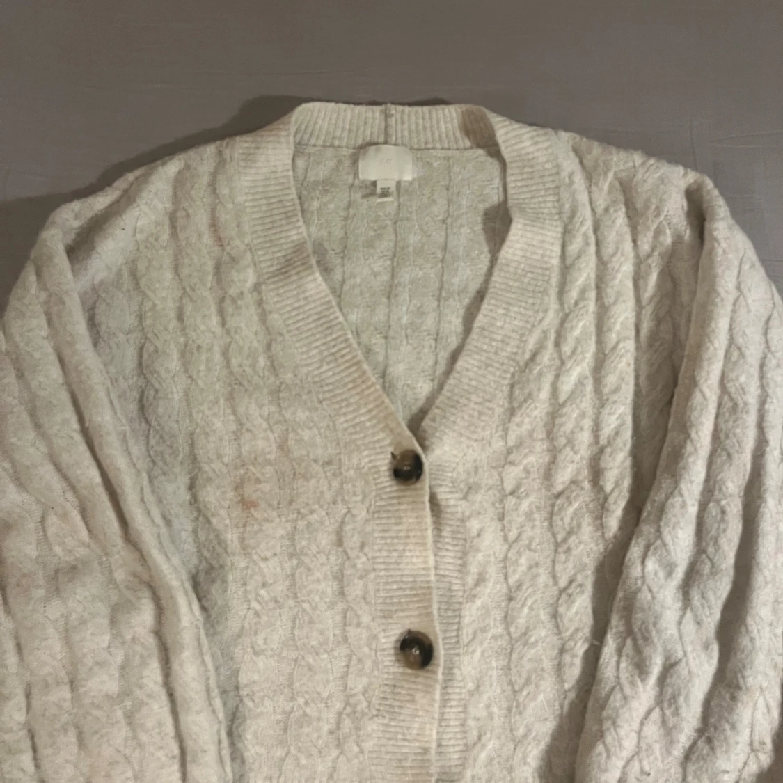 Beige kabelstickad kofta från H&M - 2