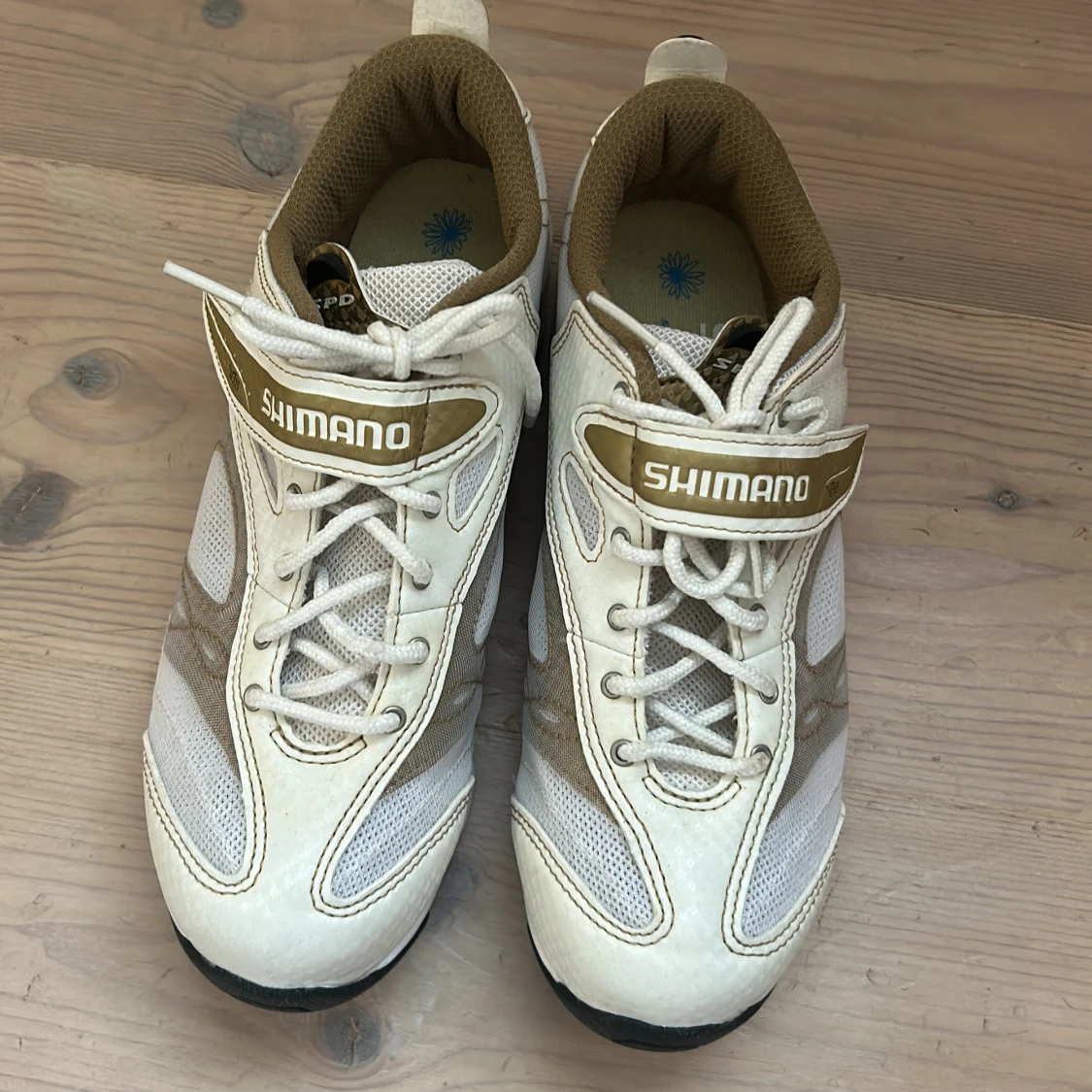 Shimano vita cykelskor med SPD-fäste