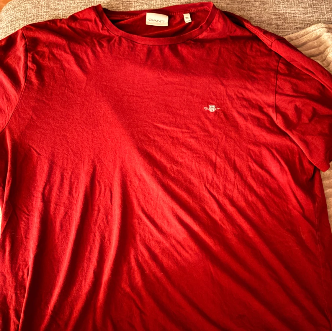 Röd t-shirt från GANT i bomull - 1