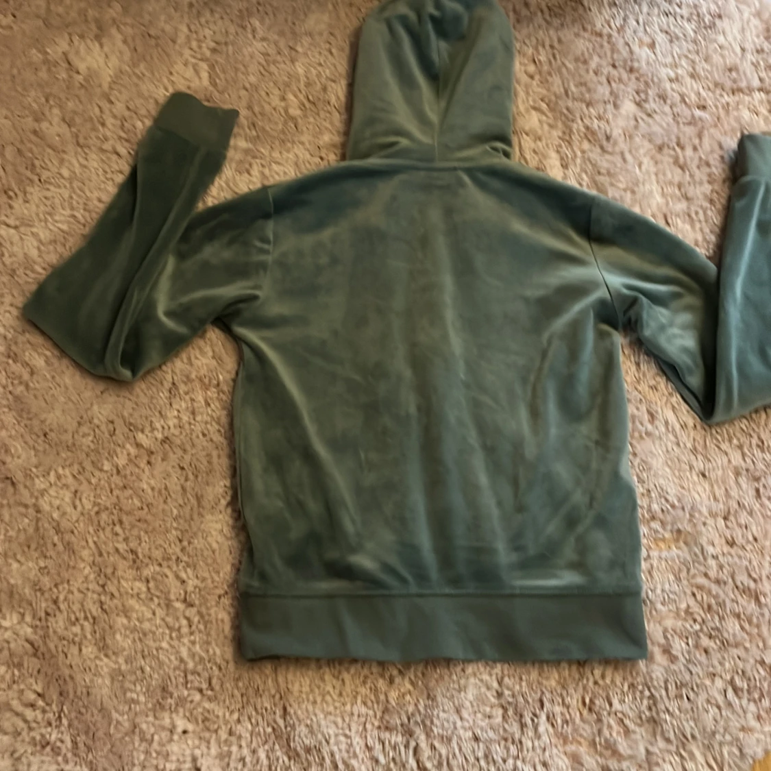 Grön velour hoodie från Juicy Couture - 1