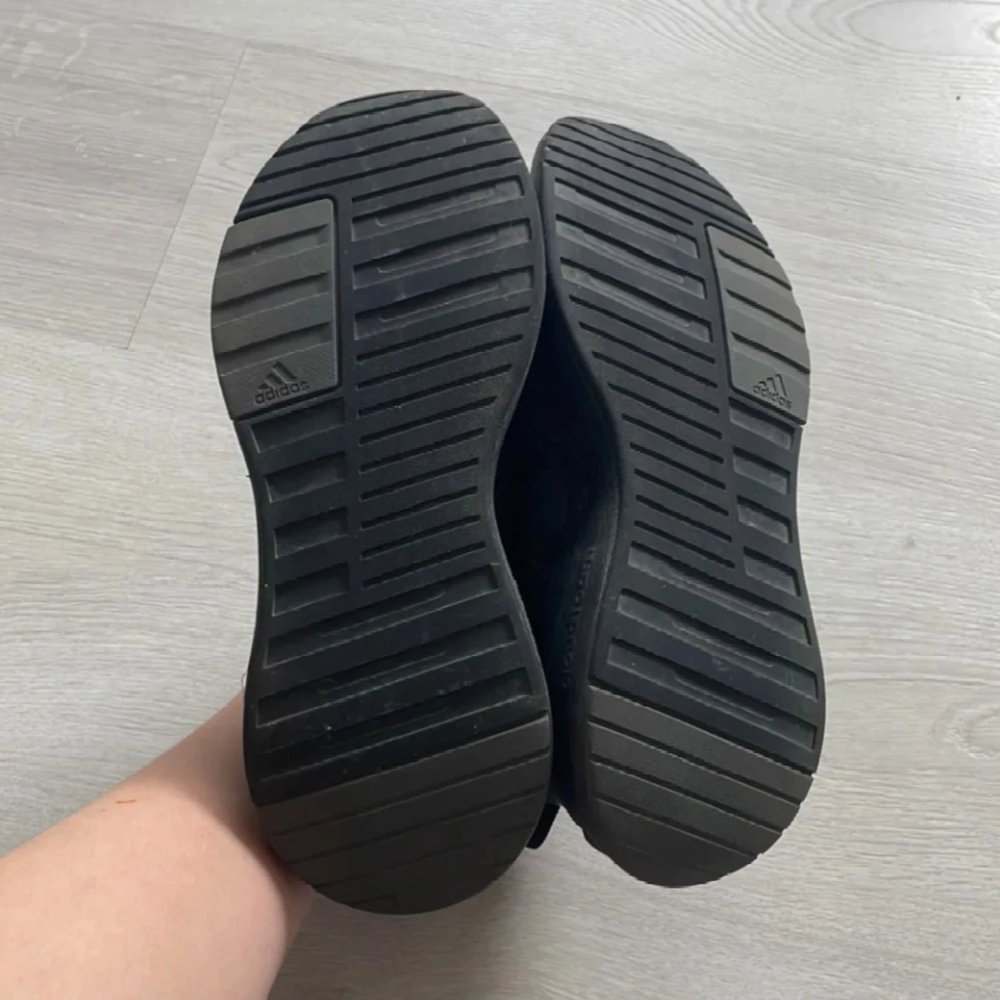 Svarta Adidas sneakers med mesh - 2