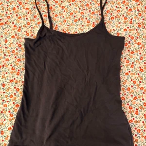 Linne  - Mörk blått linne från New yorker/Amisu, nästan aldrig använt. Passar jätte bra💞