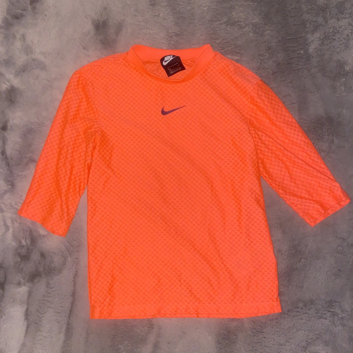 Orange sporttröja från Nike
