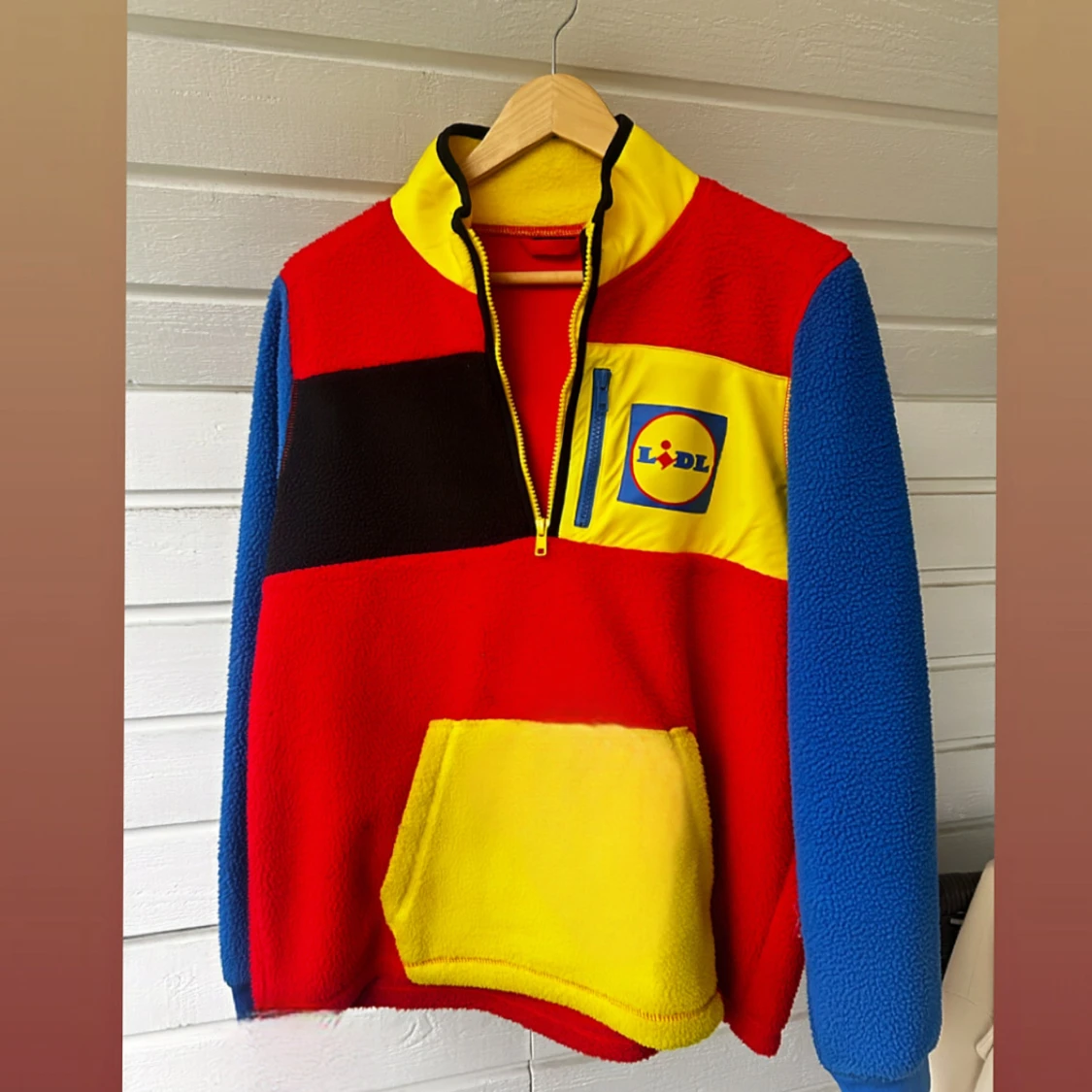 Färgglad fleece-tröja från Lidl