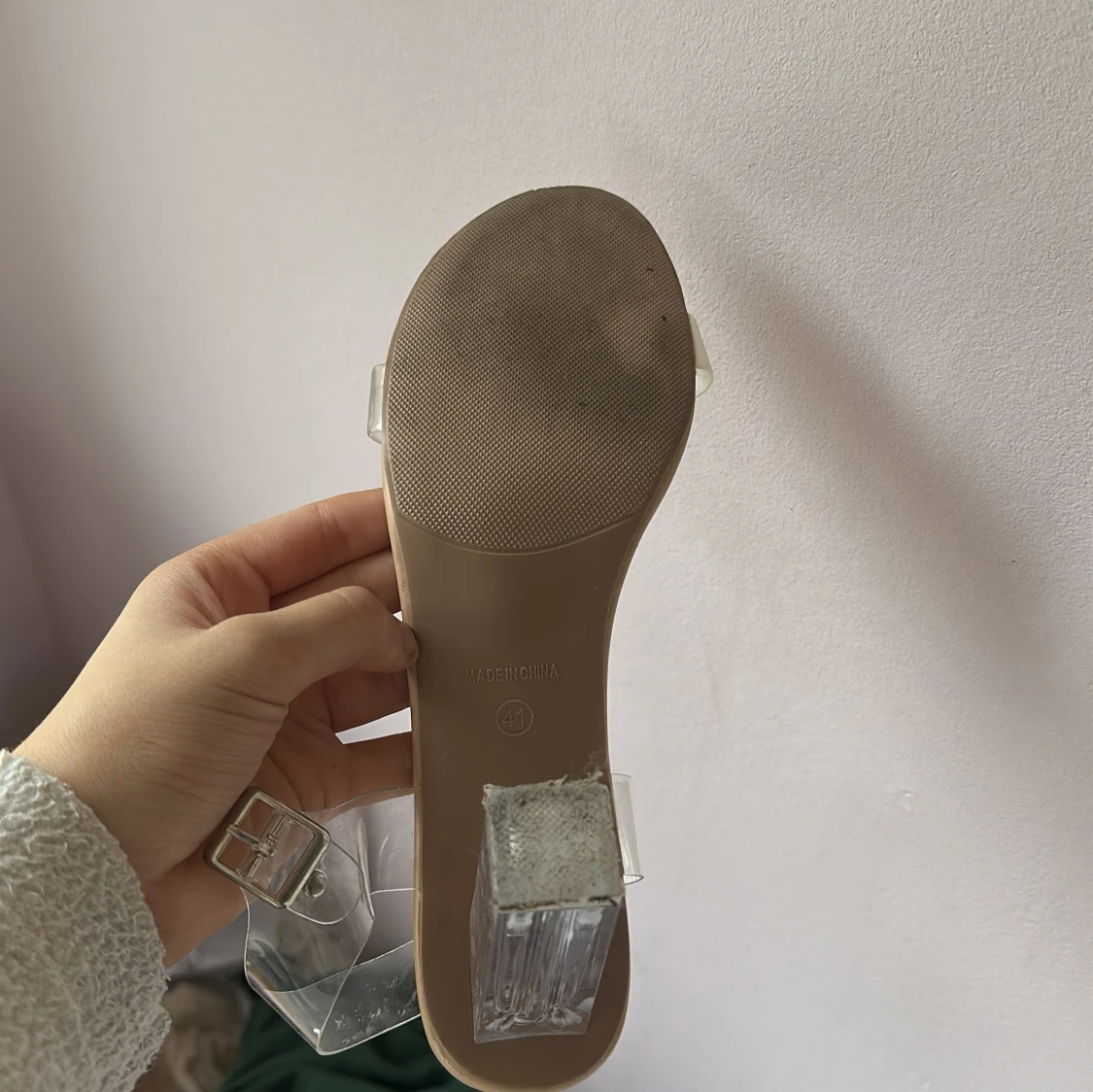 Beige sandaler med transparent klack - 3