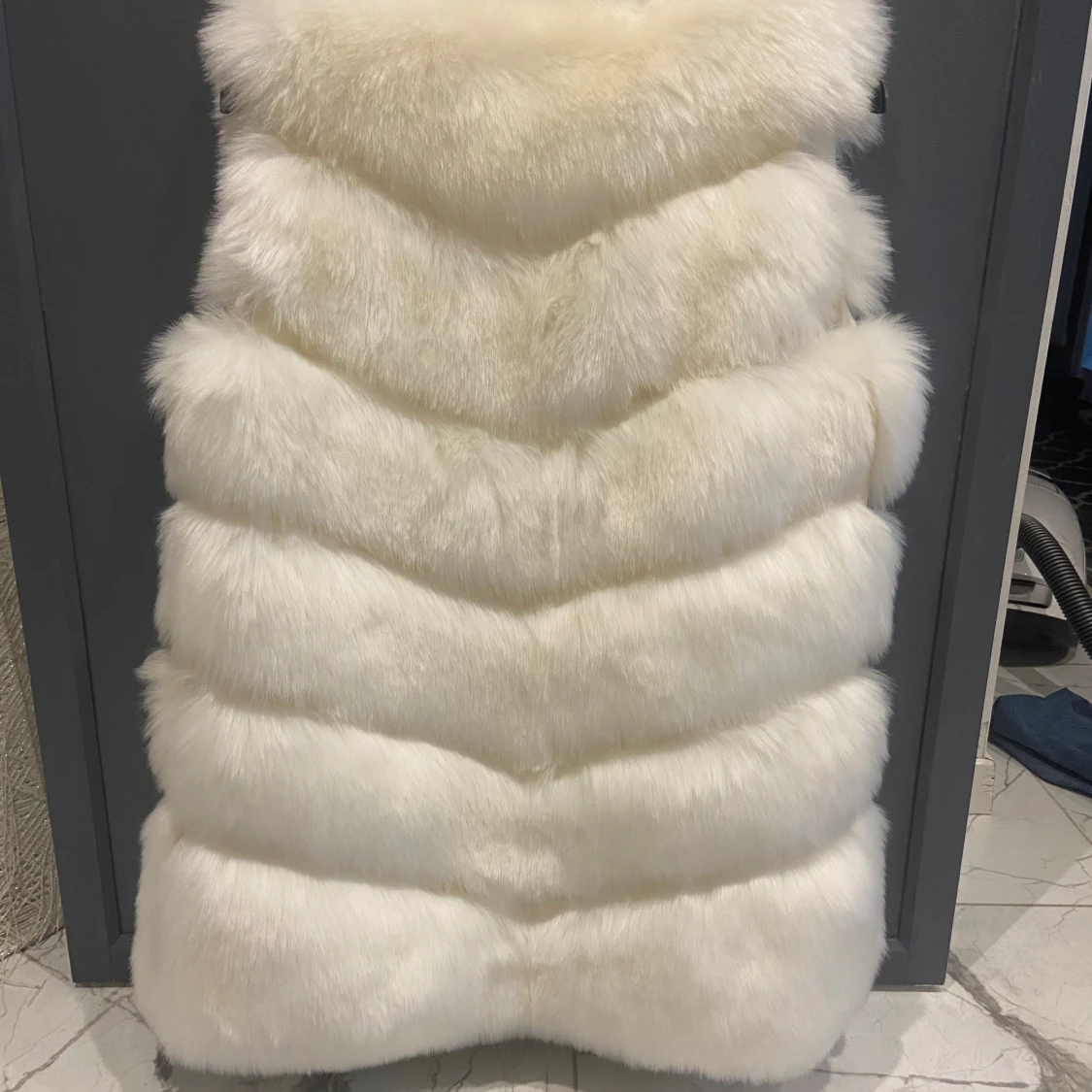 Vit fluffig pälsväst - 1