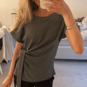 Grå topp - Grå topp från Zara, använd få antal gånger.