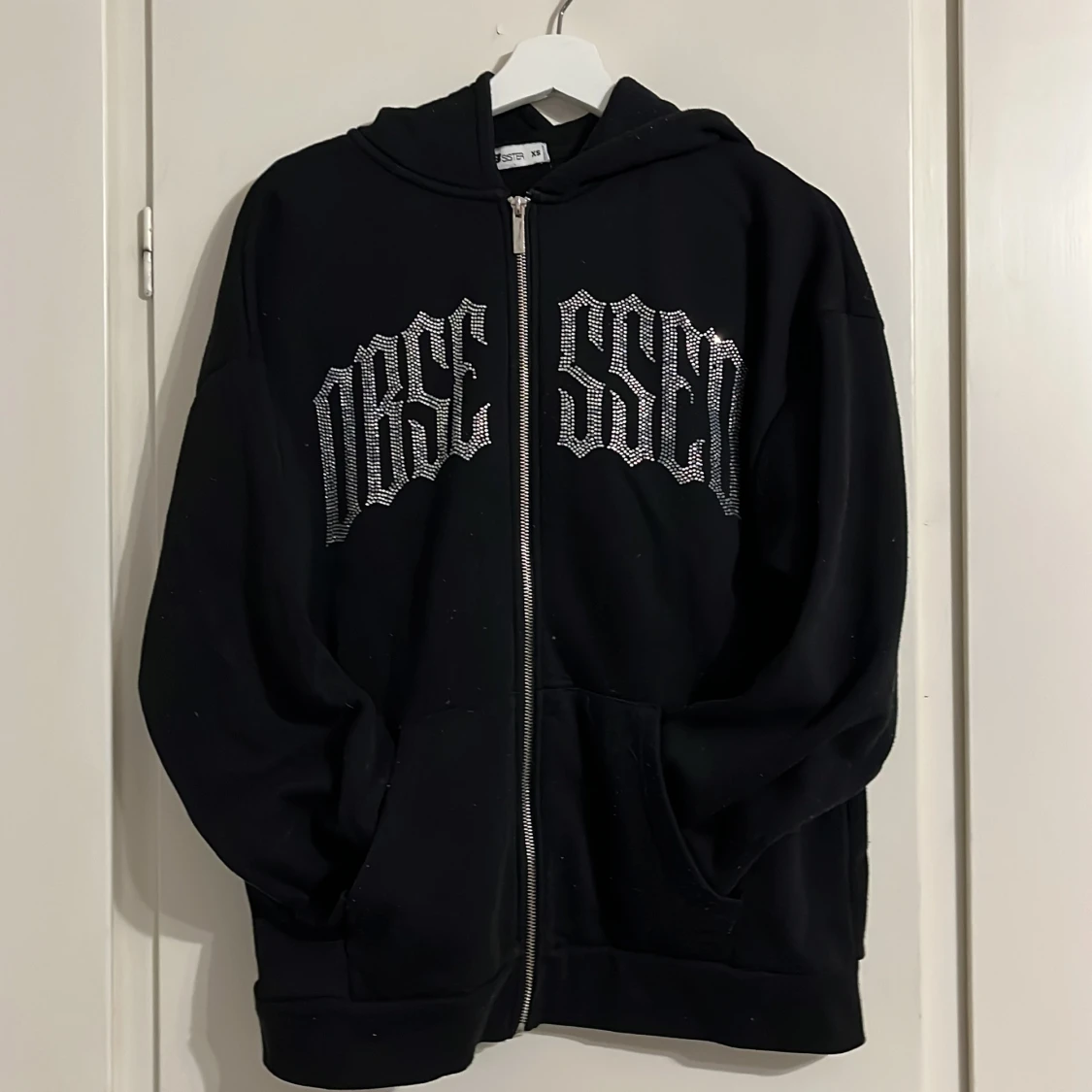 Svart hoodie med dragkedja FB Sister