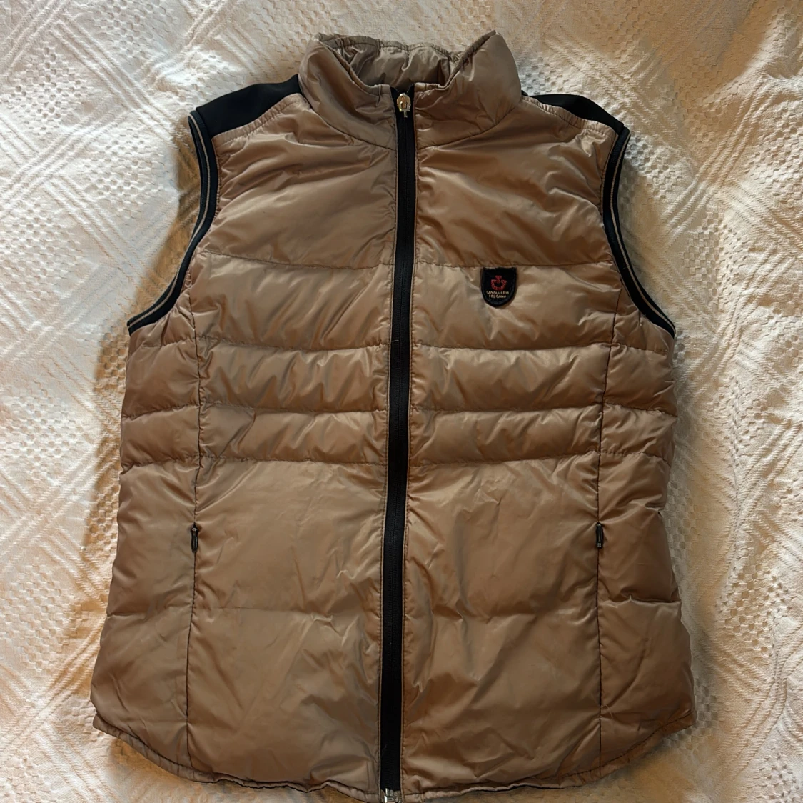 Beige dunväst från Cavalleria Toscana