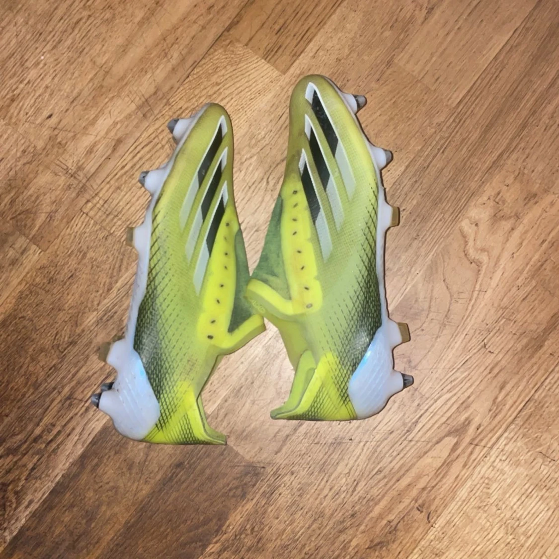 Adidas gula fotbollsskor med dobbar