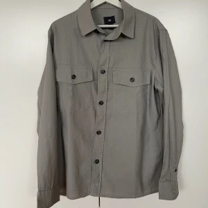 Skjorta - HM - Skjorta från HM, oanvänd med prislapp. Strl M. 