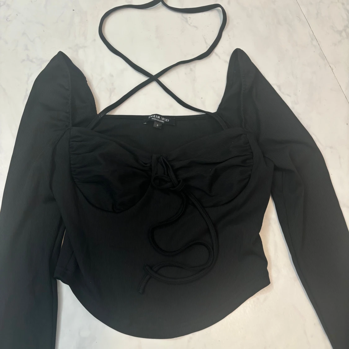 Svart långärmad topp med snörning