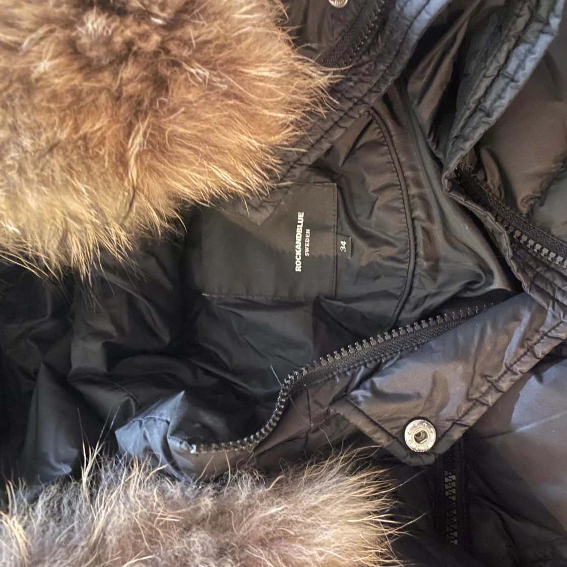 Svart dunjacka Rockandblue med äkta päls - 2
