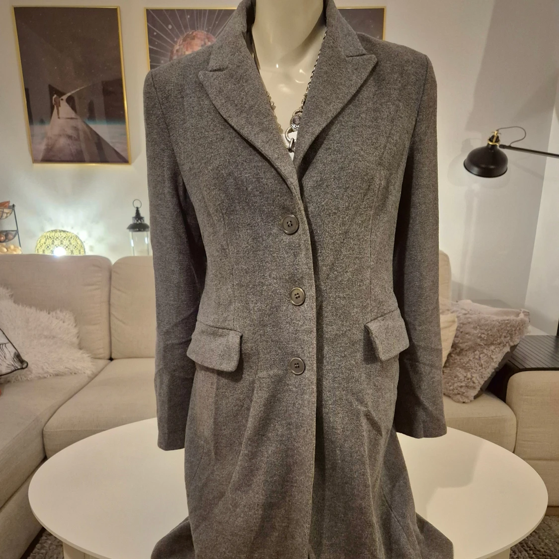 Grå ullkappa * Stl 36 * Mått i annonsen. 