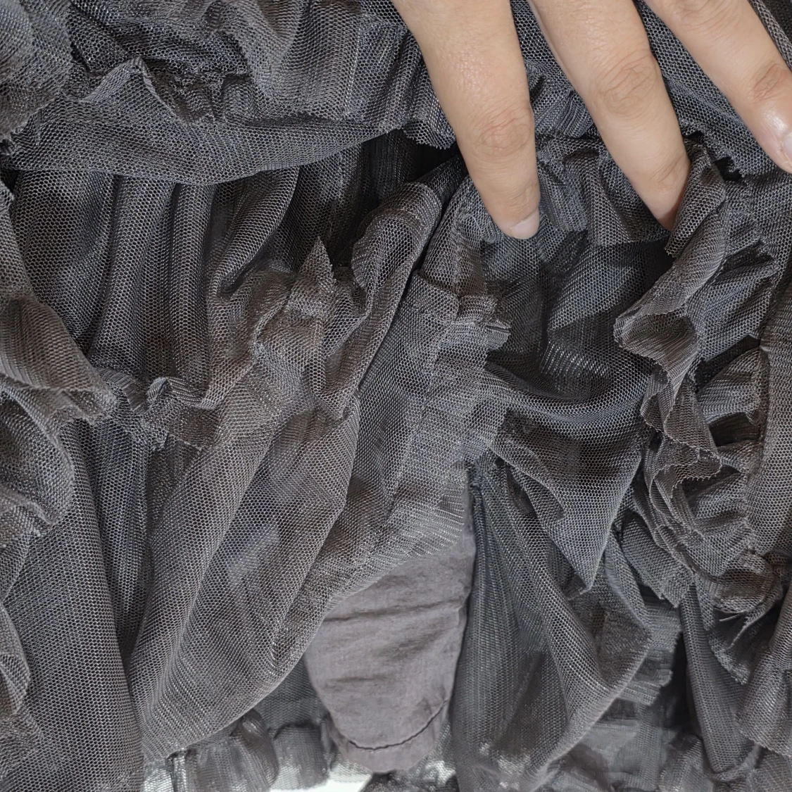 Mörkgrå volangkjol från Mothercare - 3