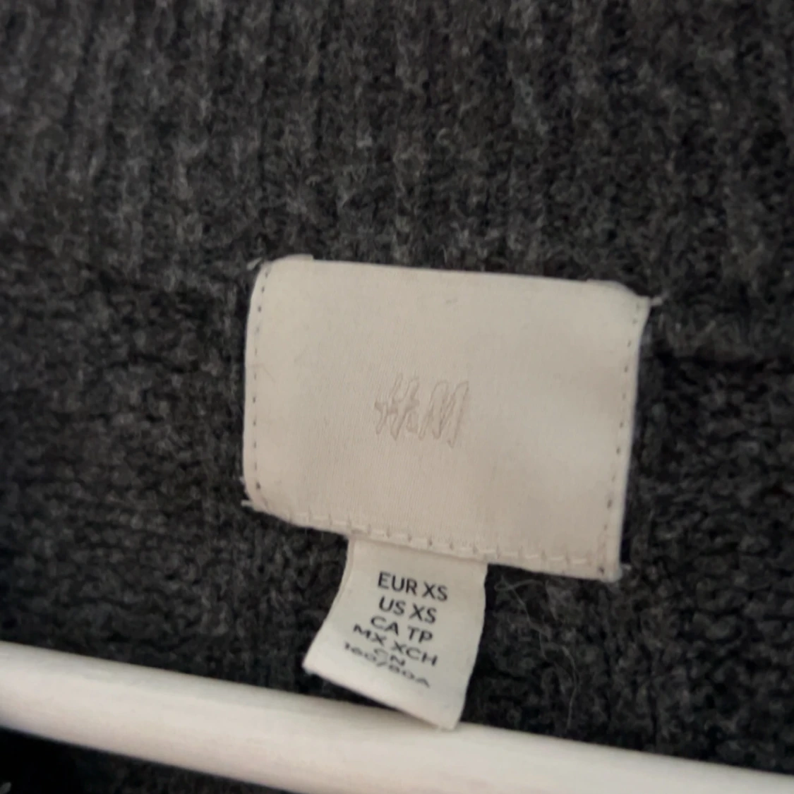 Mörkgrå stickad tröja från H&M - 3