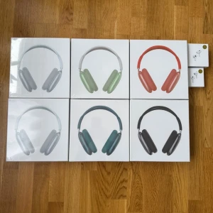 Apple AirPods Max & AirPods Pro - Säljer helt nya, inplastade Apple AirPods Max i alla färger samt AirPods Pro. Perfekt ljud, aktiv brusreducering och elegant design. Alla kartonger är obrutna och i nyskick, redo att användas eller ges bort som present.