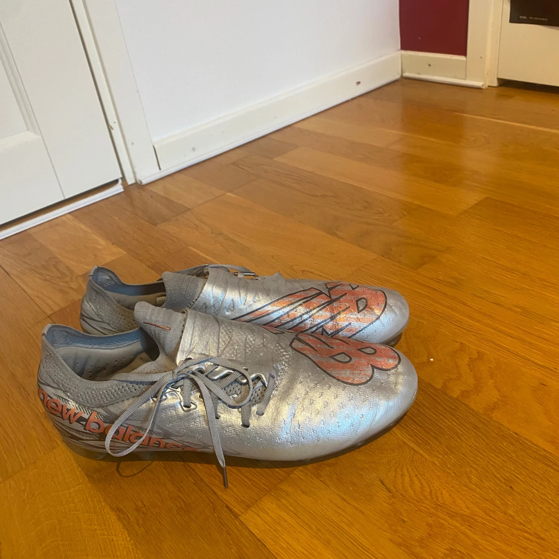 Silvriga New Balance fotbollsskor - 3