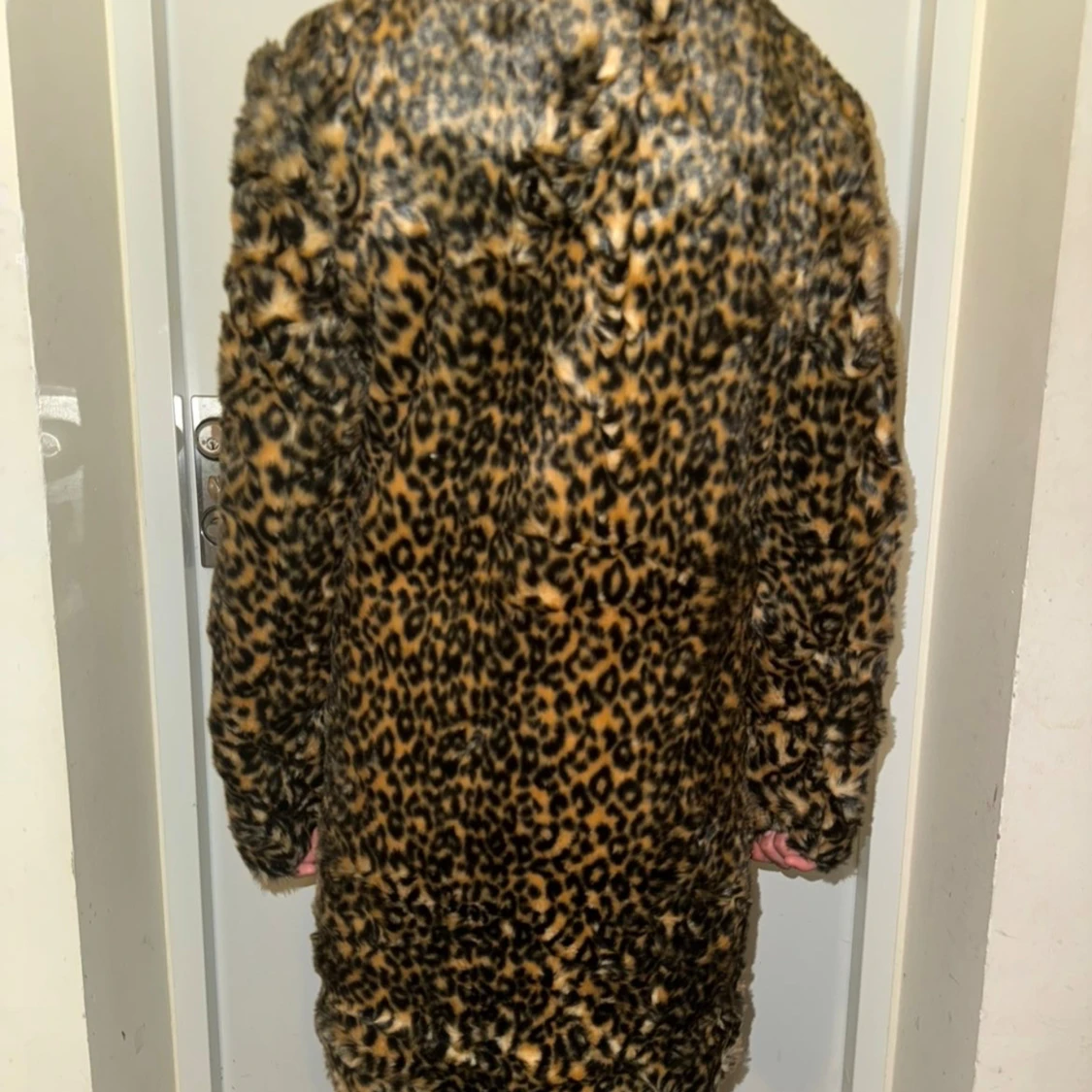 Elegant leopardmönstrad kappa - 1